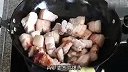 红烧肉简单家常的做法，肥而不腻，软糯香甜，方法简单实用