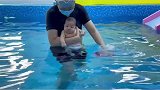 这么小让他多睡会觉不好吗