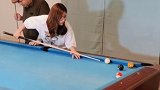 小姐姐打桌球的姿势不错，很酷