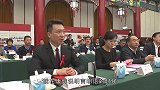 为什么康辉播新闻只拍上半身？下半身镜头曝光后，网友憋不住笑了