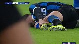 够狠！森西抢出一脚夺下皮球 德容恩飞身铲抢招致黄牌