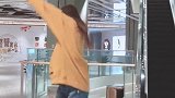 发现身边的美小姐姐你太可爱了，在商场里跳这样的舞不会害羞吗