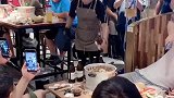 全网最帅开瓶哥，开酒要有仪式感，这个小哥哥火全凭实力