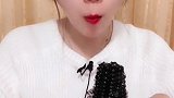 声控小姐姐吃黑芝麻玉米冰，大口嚼的真带劲，牙齿真令人羡慕