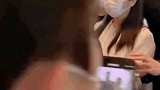 路人看见刘诗诗的反应 也太好笑了，这是真实存在的美貌吗 路人大哥看到刘诗诗的反应