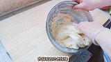 在家发面，掌握时机很关键，红豆软烂甜，蒸出的豆包才好吃