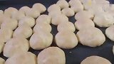 首次用猪油制作泡芙 ，味道还不错，制作方法跟配方都有哦