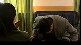 美女为了出名，同意将自己包装成海归作家