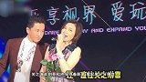 关之琳被毛宁当众揩油，参加商演搂腰不避嫌，女方满脸嫌弃