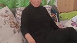70退休教师辅导孙女