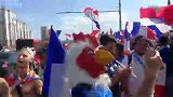 自己扮成高卢鸡！法国球迷玩太嗨
