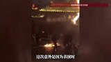 河南一景区演员演出时衣服着火，火苗一下从下摆窜上后背，景区回应