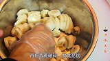 想吃香蕉蛋糕不用买了，教你不一样的做法，蓬松香甜，红润可口
