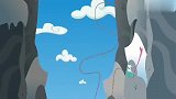 不死小萌物：小萌物和人类一起登山，结果被巨石砸扁了