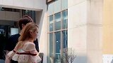 小伙子追姑娘，结果没追到反而被打了