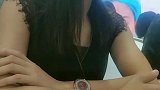对面还有好多人呢，好尴尬呀