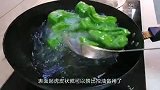 怪不得饭店的虎皮青椒这么好吃，原来技巧是这样的，收藏了