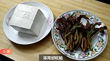 可以试试香椿拌豆腐，做法简单，鲜香味美，一个人可以吃一大盘