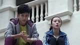 美女变年轻胆子还变小了，经不起小伙的一惊一乍