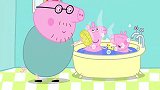 小猪佩奇跟乔治身上太脏了，猪爸爸先要给它们洗个澡