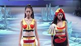内衣设计大赛红色内衣中间白色设计，黑色短裤中间红色搭配