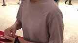 偶遇李小璐闺蜜马苏小姐姐，有说有笑的，生活没什么大改变