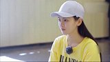 杨超越谈成名后生活状态，直言这样能帮家人减轻负担，太懂事了