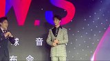 陈立农西装革履现身北京，正式签约环球音乐！