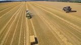 为什么需要重型拖拉机在农田中秸秆打捆？
