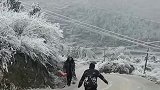爆笑：小姐姐这么耀眼，都没看清是什么字！