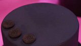 黑色蛋糕VS粉色蛋糕，用奥利奥饼干做蛋糕！谁的更好吃呢？