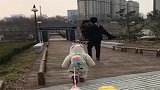 不都说女儿是爸爸的小情人吗她咋就那么例外，看完忍住别笑！