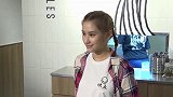 窦骁陪何超莲返港赌王三太亲自买海鲜犒劳准女婿