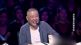 笑傲江湖：笨贼把丝袜套头上，打劫超市，服务员主动脱衣