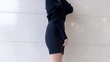 短发姑娘跳舞虽然只有几个简单动作,但同样很吸睛!