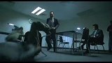 香港警察审讯惯例，审讯之前先打疑犯一顿，整的跟黑社会似的