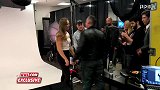 WWE-18年-2018王室决战大赛：隆达罗西穿派柏的夹克拍摄定妆照-花絮