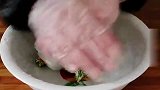 菠菜里淋入3个鸡蛋，教你好吃做法，比肉还香，连挑食的人也爱吃