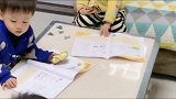 家有龙凤三胞胎兄妹，第一次看到这兄妹仨人认真学习的样子