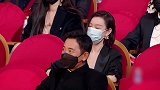 周深说话有多逗？颁奖礼被贾乃亮为难，高情商逗的台下王鸥乐坏了