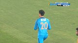 国安右路传中送入小禁区 巴坎布插上稍慢仅差1步