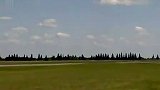 户外极限-20111101-阿根廷空军战机“贴地”飞行