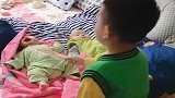 二胎生了对双胞胎，接下来哥哥的这一举动，咱也不敢问！