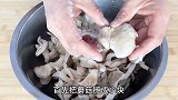 蘑菇咋做才是精品？二次下锅炸出精髓，非常美味的一道农家菜肴