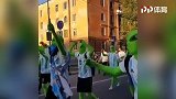 “10号外星人”暗喻梅西不俗？阿根廷 球迷戴面具庆祝胜利