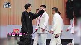 人生地不熟！秦霄贤在刘老根大舞台被“群殴”，吓到秒怂逃出现场
