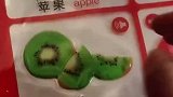 女子给孩子买了点读机，读出来的声音却与图片不一样