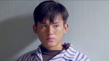 小伙看见顺子叔来了，赶紧把腌菜方子藏起来，那可是二婶的宝贝！