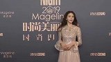 林志玲圣诞节重游婚礼举办地 与认养花园合影笑容灿烂