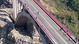 绝壁上的天桥，云贵川交界处的鸡鸣三省大桥通车